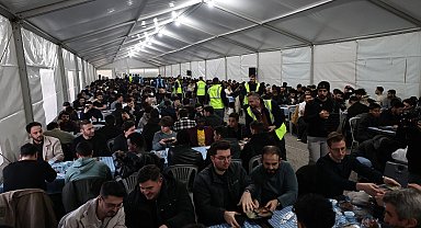 Sakarya'da farklı renk ve coğrafyadan binler birlikte oruç açıyor