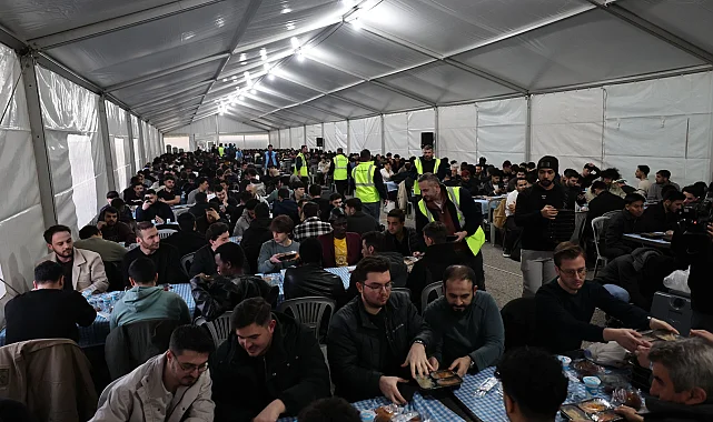 Sakarya'da farklı renk ve coğrafyadan binler birlikte oruç açıyor