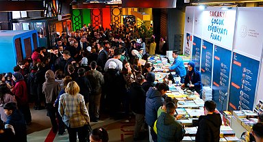 Sakaryalı çocuklar 'Edebiyat Fuarı'nda buluştu