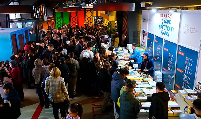 Sakaryalı çocuklar 'Edebiyat Fuarı'nda buluştu