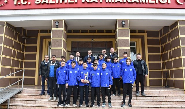 Salihli Kaymakamı Güldoğan, şampiyonları ağırladı