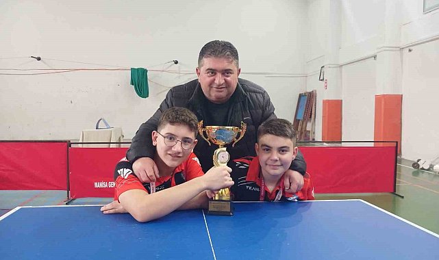 Salihli'nin yıldız tenisçileri Manisa'da şampiyon oldu