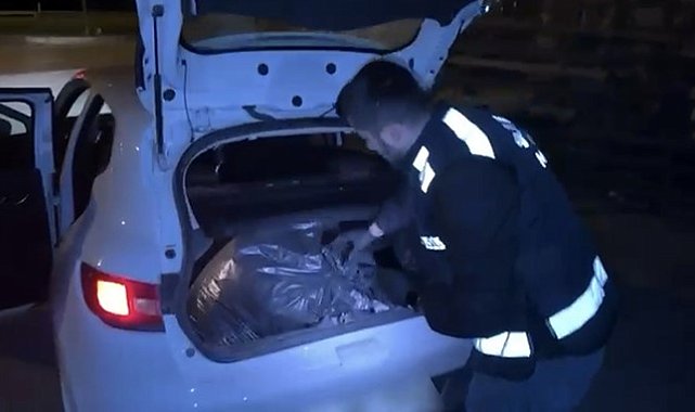 Samsun'da otomobilin bagajında 24 bin hap ele geçirildi