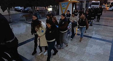 Şanlıurfa'da fuhuş operasyonunda gözaltına alınan 31 şüpheli adliyeye sevk edildi