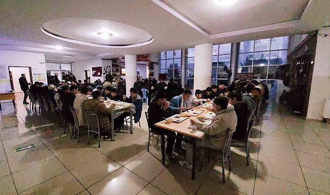 Şehit Özkan Özendi Anadolu İmam Hatip Lisesi'nden açık öğretim öğrencilerine iftar
