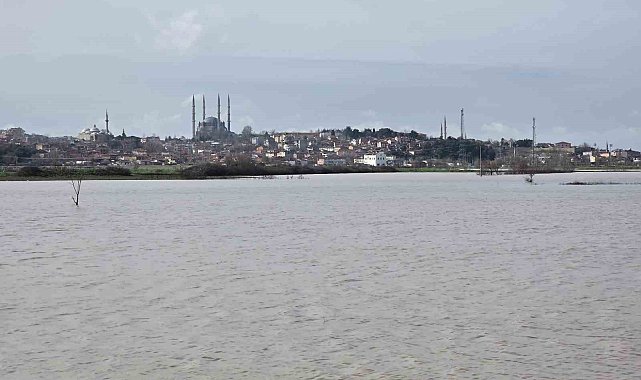 Selimiye Camii, göle dönen tarlalardan İstanbul'daki Sultanahmet'i andırdı