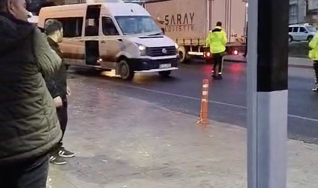 Servis minibüsünün çarptığı yaya hayatını kaybetti