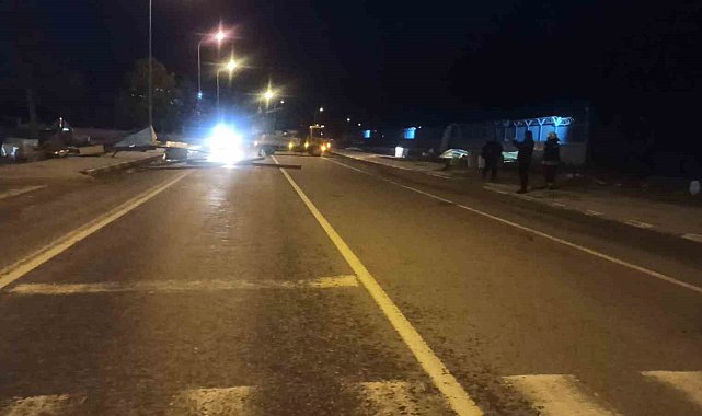 Şiddetli rüzgar çatıları uçurdu