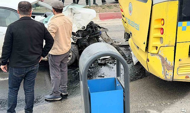 Siirt'te otomobil ile otobüs çarpıştı: 2 yaralı