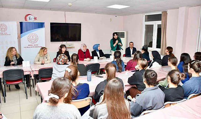 Silifke'de cumhuriyet savcıları öğrencilerle iftarda buluştu