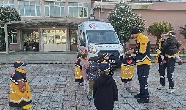 Sinop'ta minik öğrenciler ambulansı yakından tanıdı
