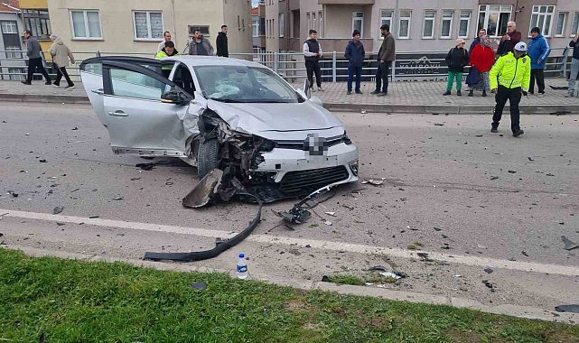 Sinop'ta otomobiller çarpıştı: 3 yaralı
