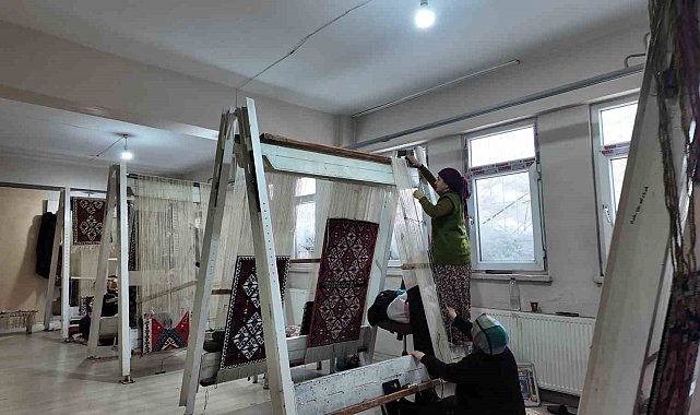 Şırnaklı kadınların ilmek ilmek işlediği halılar, 3 ayda tamamlanıyor