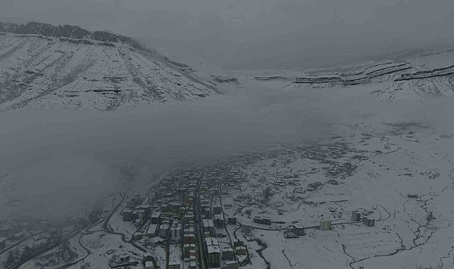 Sisle kaplanan Derecik dronla görüntülendi