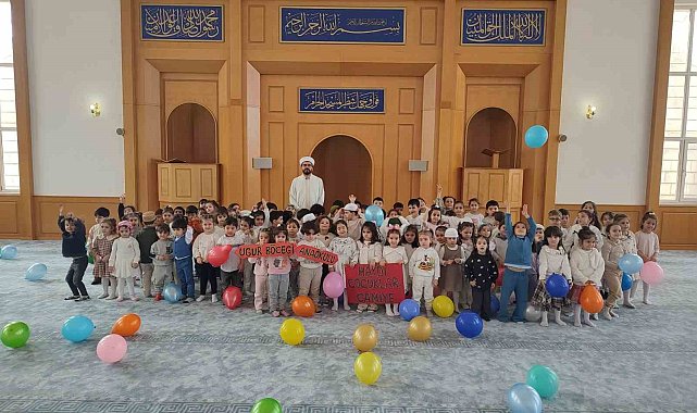 Sivas'ta minik yürekler Ramazan'ın manevi iklimini camide yaşadı