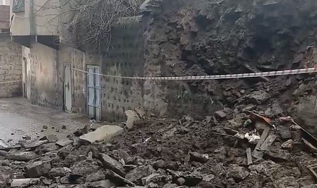 Siverek'te duvar çöktü: 2 çocuk saniyelerle kurtuldu