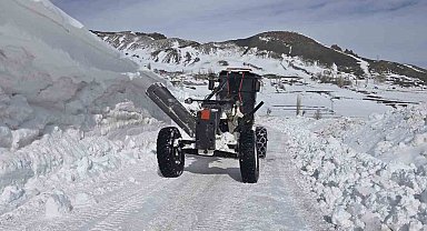 Son yılların en yoğun kar yağışını alan Iğdır'da karla mücadele aralıksız sürüyor