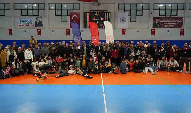 Tavas'ta mahalleler kozlarını sahada paylaştı