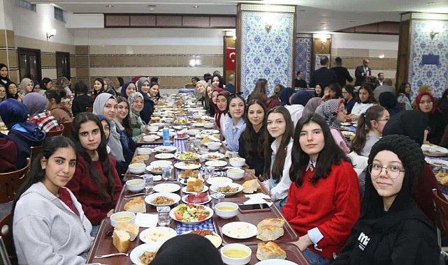 Tavşanlı Devlet Ana Kız Anadolu İmam Hatip Lisesi'nde iftar programı