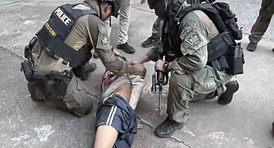 Tayland'da okulda rehine krizi: 18 yaşındaki silahlı saldırgan 2 kişiyi yaraladı