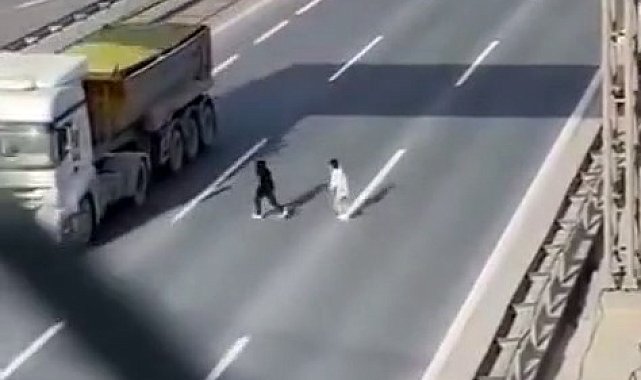 TEM Otoyolu'nda çocukların tehlikeli yolculuğu kamerada