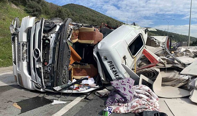 TEM'de iki tır kazaya karıştı, trafik felç oldu