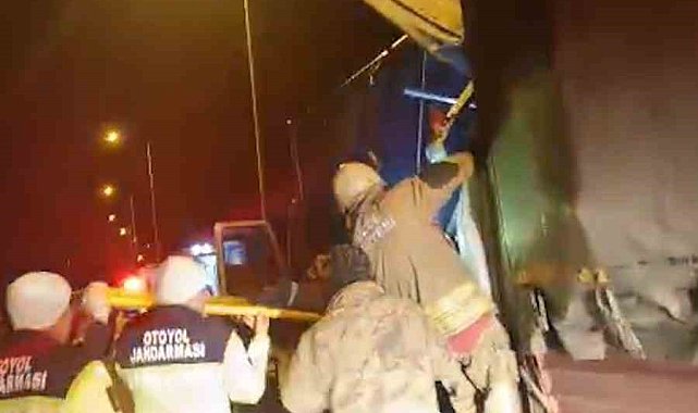 TEM'de kamyonlar çarpıştı: 1 ölü, 1 yaralı