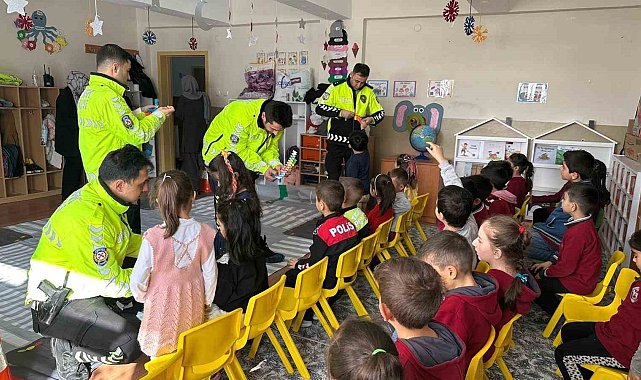 Tercan'da öğrencilere trafik eğitimi