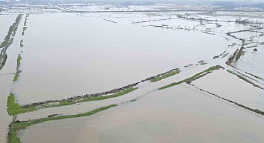 Terme'de ovada su taşkını, yüksekte kar esareti