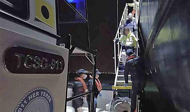 Ticari gemide yaralanan vatandaşa tıbbi tahliye
