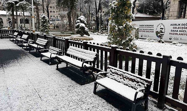 Tokat güne kar yağışıyla uyandı