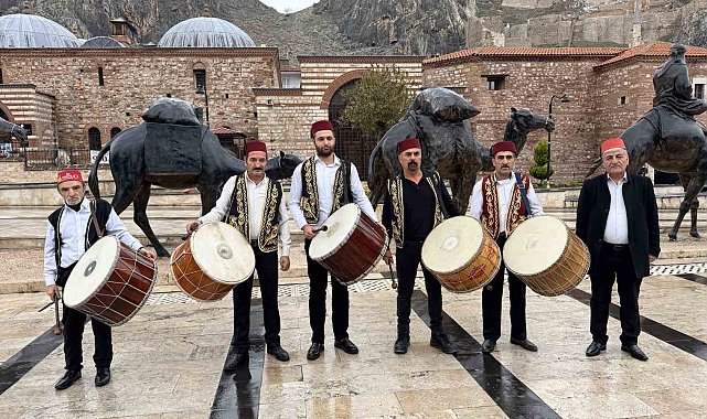 Tokat'ta Ramazan geleneği yaşatılıyor, 21 davulcu sahaya çıkıyor