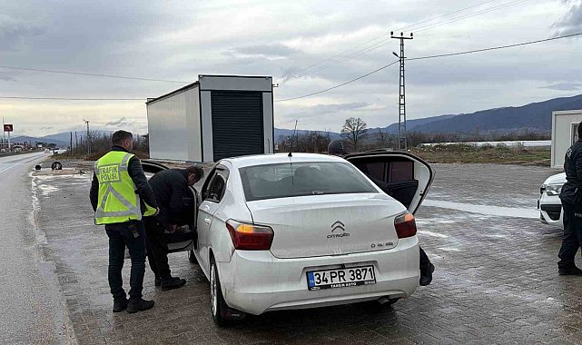 Tokat'ta uygulama noktasında bir araçta kaçak göçmen yakalandı