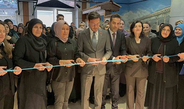 Toktalı kadınların elinde şekillenen çiniler görücüye çıktı