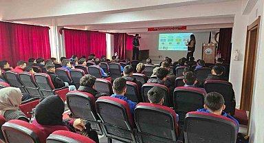 Tomarza'da lise öğrencilerine siber güvenlik semineri verildi