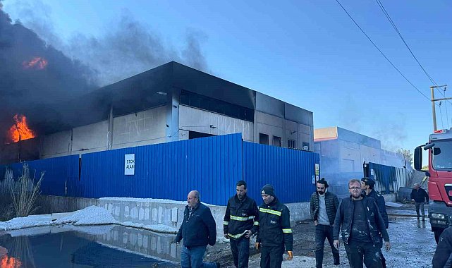 Torbalı'da geri dönüşüm fabrikasında yangın