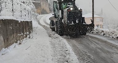 Trabzon Büyükşehir Ekipleri karla mücadeleyi sürdürüyor