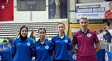 Trabzon Büyükşehir kadın masa tenisi takımı zirvede
