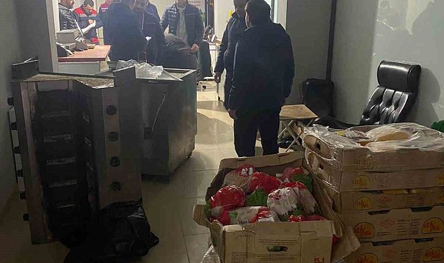 Trabzon'da tavuk eti deposundaki bozuk ürün ele geçirildi