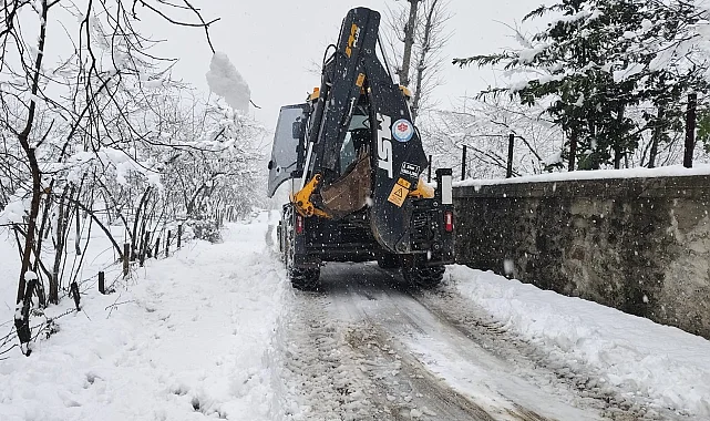Trabzon'da Büyükşehir ekipleri kar yağışına karşı sahada