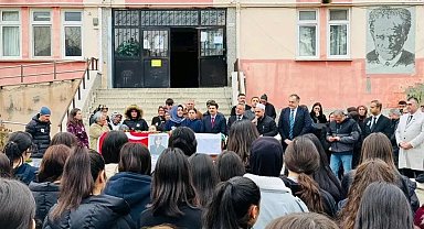 Trafik kazasında hayatını kaybeden Elif Nisa toprağa verildi