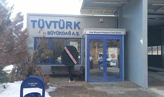 TÜVTÜRK'e siyah çelenk bırakıldı