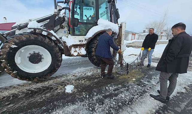 Tuzluca'da kar 32 köy yolunu kapattı, 22 köy yolu ulaşıma açıldı