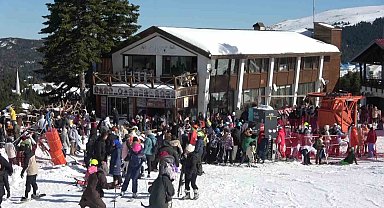 Uludağ'da güneşli hafta sonu: Zirve tatilcilerle doldu