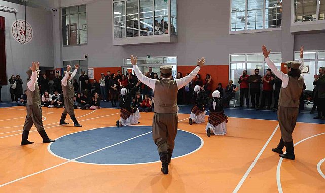 Uluslararası katılımcılar gençlik merkezinde ağırlandı