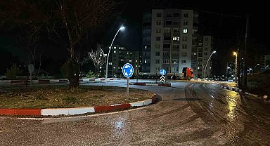 Uşak'ta sağanak yağış sonrası dolu etkili oldu