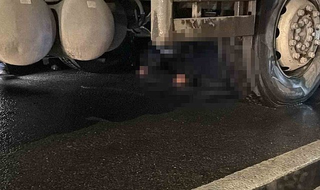 Üsküdar'da feci kaza: Karşıya geçmek isteyen kadın kamyonun altında kaldı