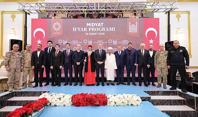 Vali Akkoyun, Midyat'ta vatandaşlarla iftarda bir araya geldi