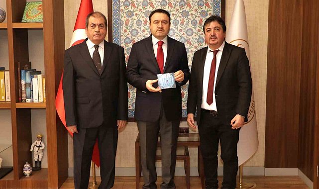 Vali Işın ve Tuğgeneral Baş'a 'Kütahyaspor 60. yıl albümü' takdim edildi