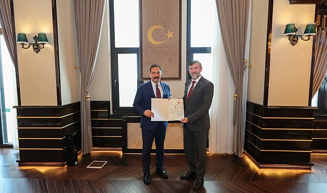 Vali Masatlı, Müftü Topçu'ya başarı belgesi verdi